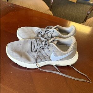 Nike Light Gray Running Shoes